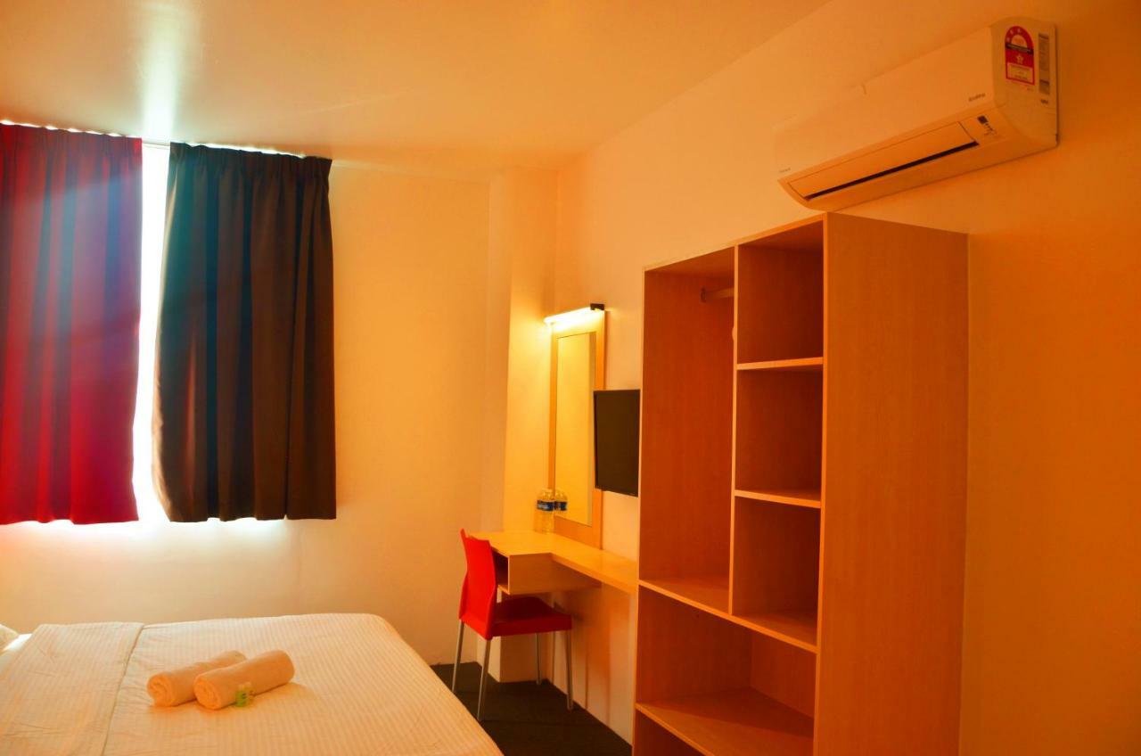 Hotel Jeti Tg Gemok Padang Endau Kültér fotó